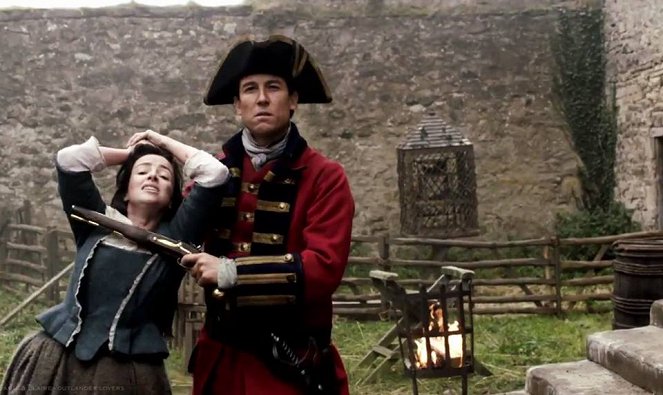 La forastera - De la película - Laura Donnelly, Tobias Menzies