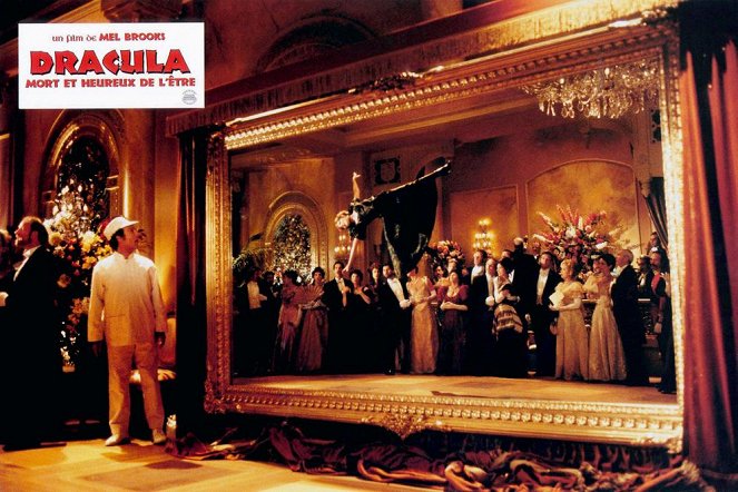 Dracula: Dead and Loving It - Cartões lobby