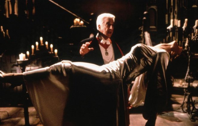 Drakula halott és élvezi - Filmfotók - Leslie Nielsen
