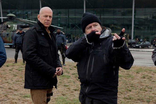 Os Mercenários 2 - De filmagens - Bruce Willis
