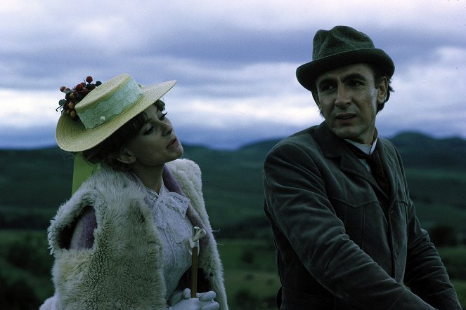 Sherlock Holmes magánélete - Filmfotók - Geneviève Page, Robert Stephens