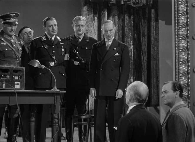To Be or Not to Be - Do filme - Lionel Atwill, Jack Benny, Charles Halton