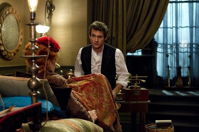 Boas Vibrações - Do filme - Hugh Dancy