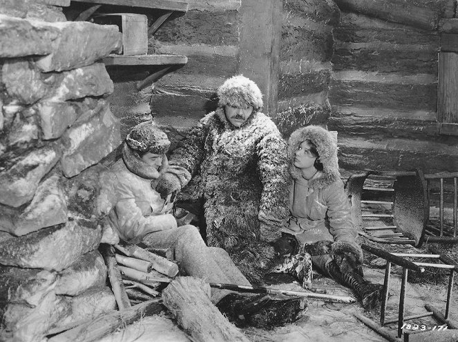 Läpi pohjoismyrskyn - Kuvat elokuvasta - Ray Milland, Akim Tamiroff, Patricia Morison