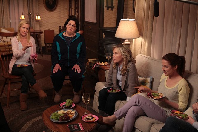 The Office (U.S.) - Finale - Photos - Angela Kinsey, Phyllis Smith