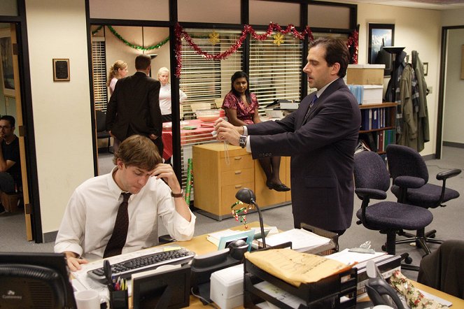 The Office (U.S.) - Season 2 - Christmas Party - Photos - John Krasinski, Mindy Kaling, Steve Carell