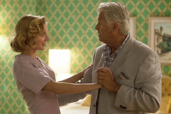 Masters of Sex - Brave New World - Photos - Caitlin Fitzgerald, Barry Bostwick