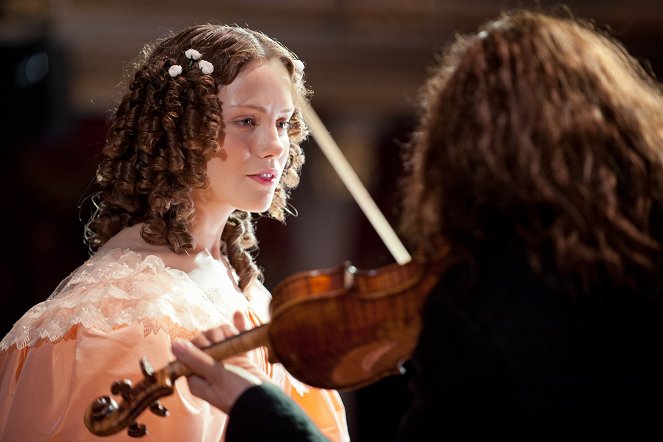 Paganini: The Devil's Violinist - De la película - Andrea Deck