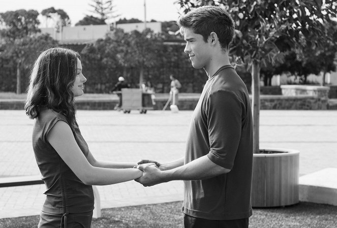 Dawca Pamięci - Z filmu - Odeya Rush, Brenton Thwaites