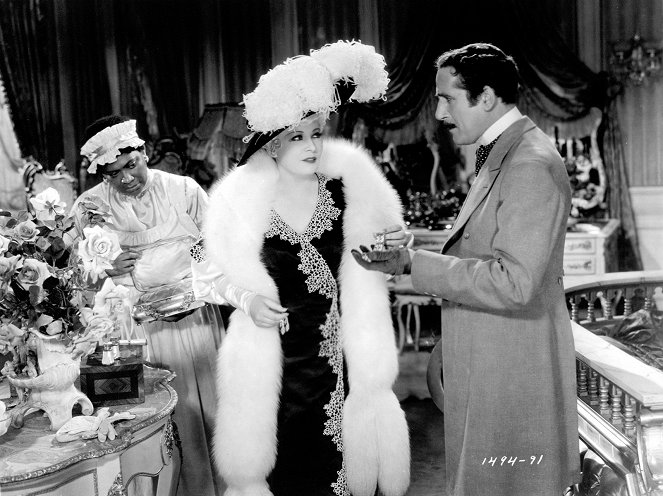 Belle of the Nineties - Do filme - Mae West, John Miljan