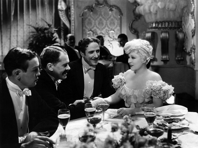 Belle of the Nineties - Filmfotos - John Miljan, Mae West