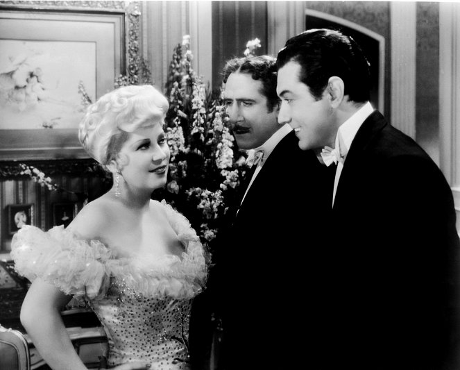 Belle of the Nineties - Filmfotos - Mae West, John Miljan, Johnny Mack Brown