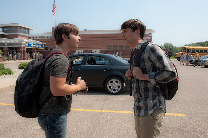 En el ojo de la tormenta - De la película - Nathan Kress, Max Deacon