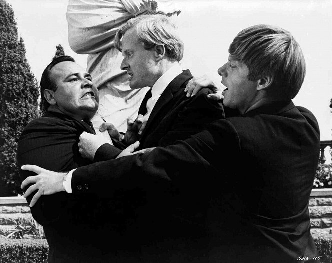 The Loved One - Film - Jonathan Winters, Robert Morse