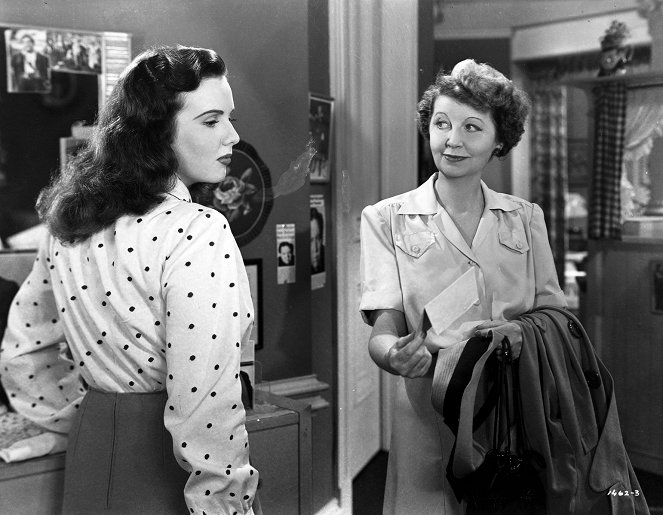 Deanna Durbin, Helen Broderick