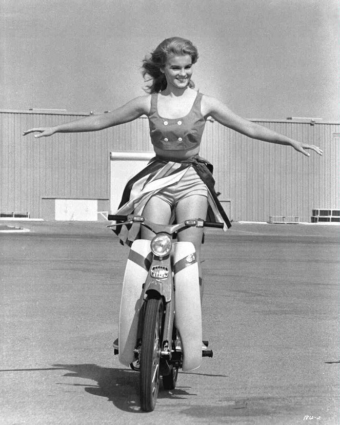 Viva Las Vegas - Photos - Ann-Margret