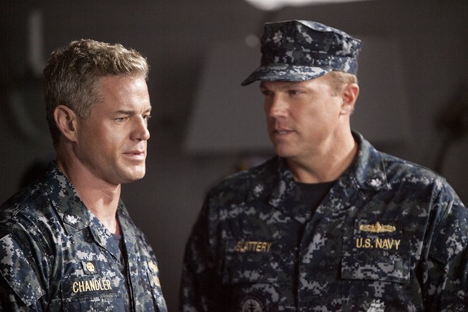 The Last Ship - Season 1 - We'll Get There - Photos - Eric Dane, Adam Baldwin