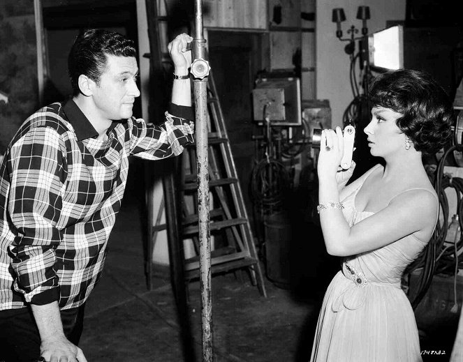 Never So Few - De filmagens - Gina Lollobrigida