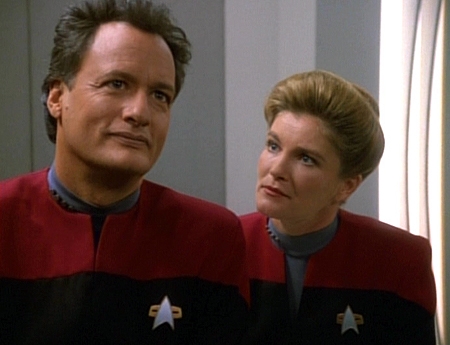 Star Trek - Raumschiff Voyager - Season 2 - Todessehnsucht - Filmfotos - John de Lancie, Kate Mulgrew