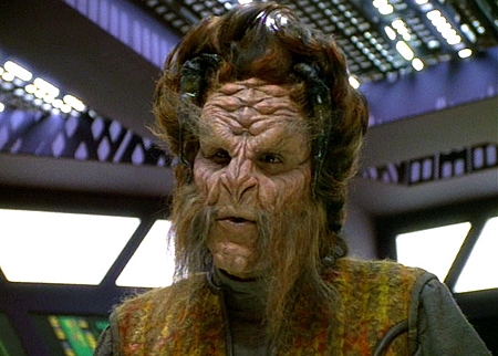 Star Trek: Vesmírná loď Voyager - Výhodný obchod - Z filmu - Carlos Carrasco