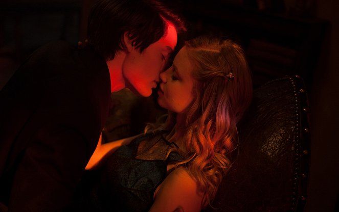 Vampire Academy - Filmfotos - Dominic Sherwood, Lucy Fry