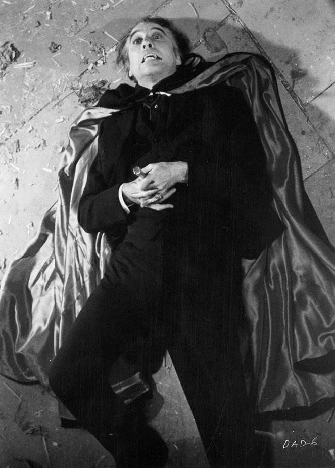 Dracula jagt Mini-Mädchen - Filmfotos - Christopher Lee
