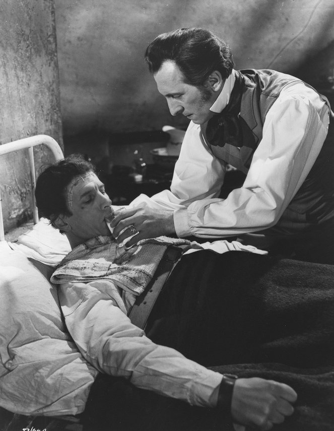 The Revenge of Frankenstein - Do filme - Peter Cushing