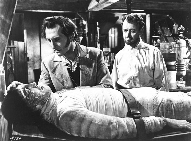 Frankensteins Fluch - Filmfotos - Christopher Lee, Peter Cushing, Robert Urquhart