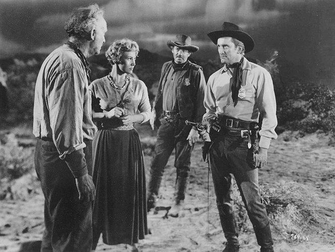 Along the Great Divide - Do filme - Virginia Mayo, Ray Teal, Kirk Douglas