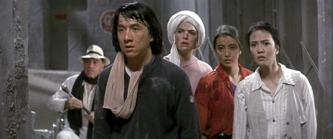 Božská relikvia 2 - Z filmu - Aldo Sambrell, Jackie Chan, Eva Cobo, Šóko Ikeda, Carol Cheng