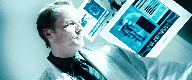 Resident Evil: Apocalypse - Photos - Iain Glen