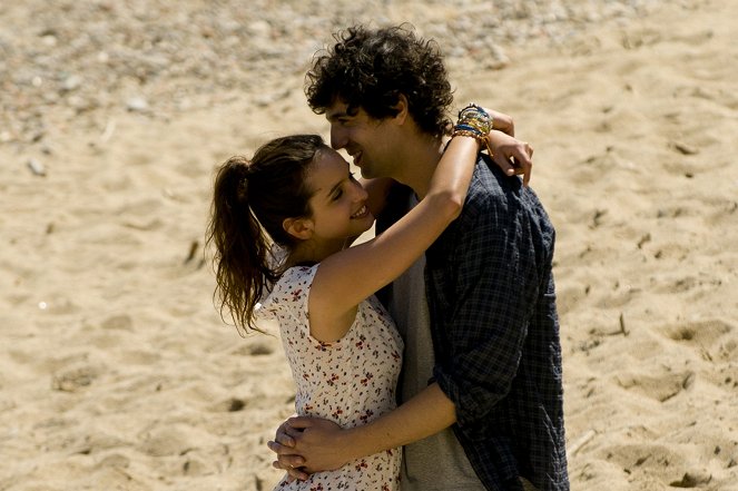 Des gens qui s'embrassent - Z filmu - Clara Ponsot, Max Boublil