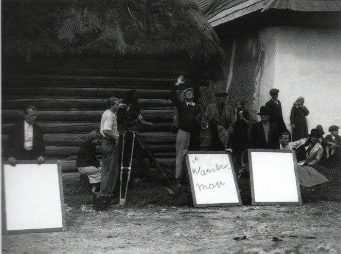 Lidé pod horami - Van de set