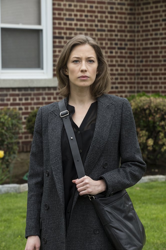 The Leftovers - Season 1 - Solace for Tired Feet - Photos - Carrie Coon