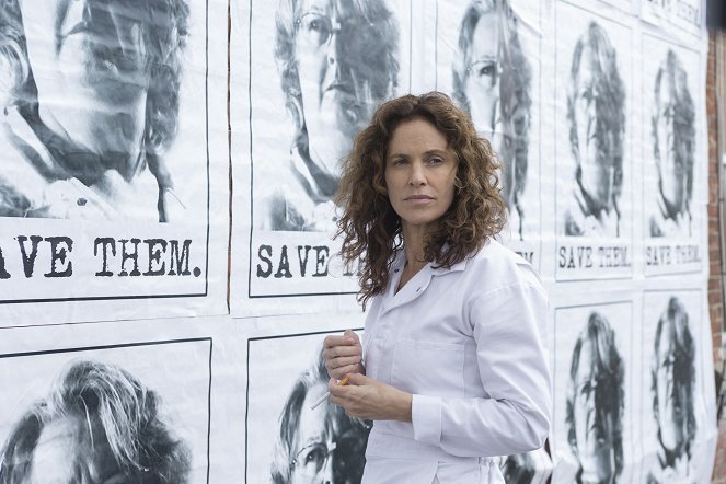The Leftovers - Solace for Tired Feet - Van film - Amy Brenneman