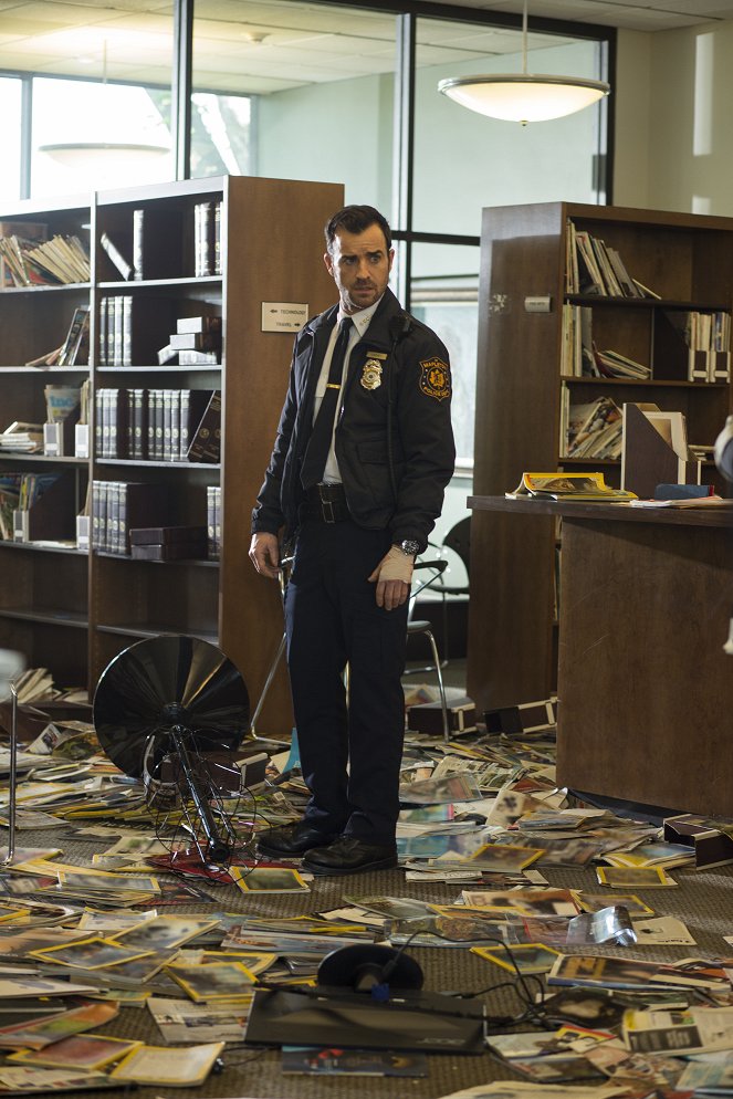 The Leftovers - Solace for Tired Feet - Photos - Justin Theroux