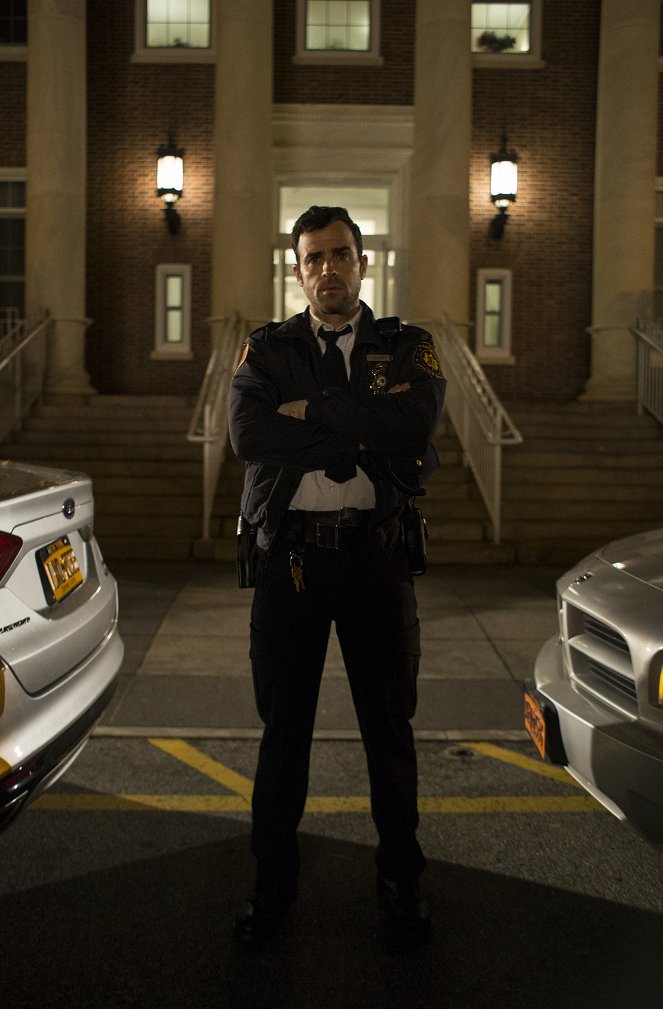 The Leftovers - Season 1 - Solace for Tired Feet - Photos - Justin Theroux