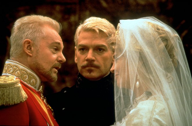 Hamlet - Filmfotos - Derek Jacobi, Kenneth Branagh, Julie Christie