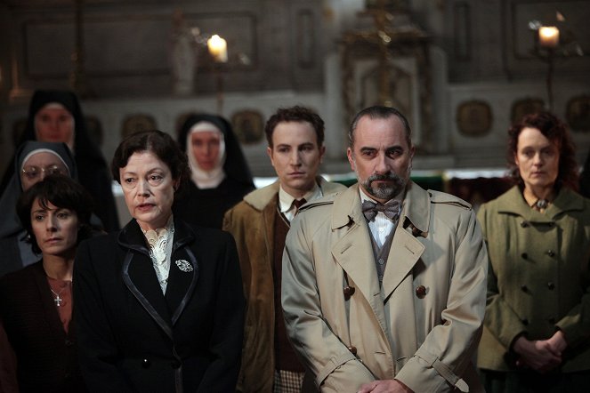 Les Petits Meurtres d'Agatha Christie - Season 1 - Les Petits Meurtres d'Agatha Christie : Le chat et les souris - Photos - Marilyne Canto, Brigitte Catillon, Marius Colucci, Antoine Duléry, Anna Cottis