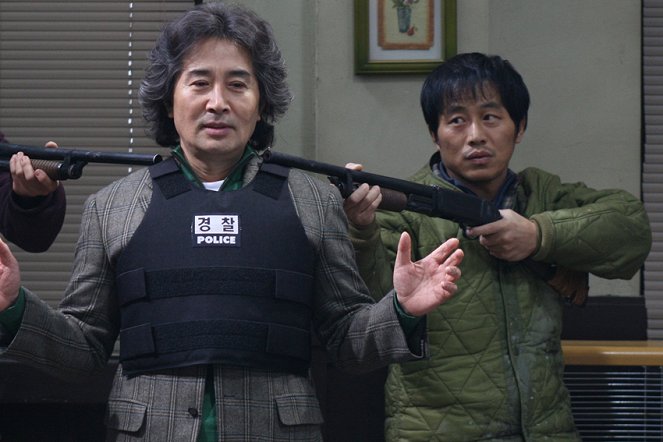 Maeulgeumgo yeonswae seubgyeok sageon - Z filmu - Yoon-shik Baek, Mun-shik Lee