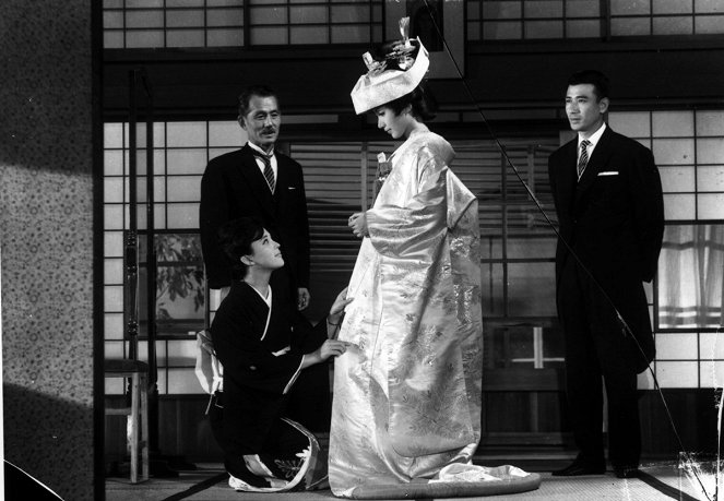 Sanma no adži - Kuvat elokuvasta - Mariko Okada, Chishû Ryû, 岩下志麻, Keiji Sada