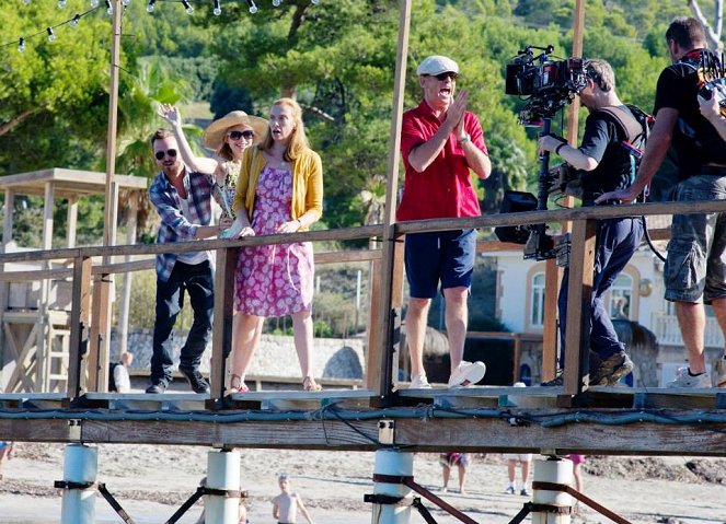 Um Grande Salto - De filmagens - Aaron Paul, Imogen Poots, Toni Collette, Pierce Brosnan
