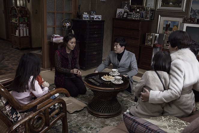Hide and Seek - Kein Entkommen - Filmfotos - Jeong-hee Moon, Son Hyun-joo