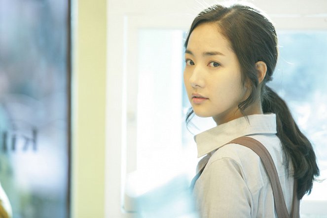 Goyangyi : jookeumeul boneun doo gaeui noon - De la película - Min-yeong Park
