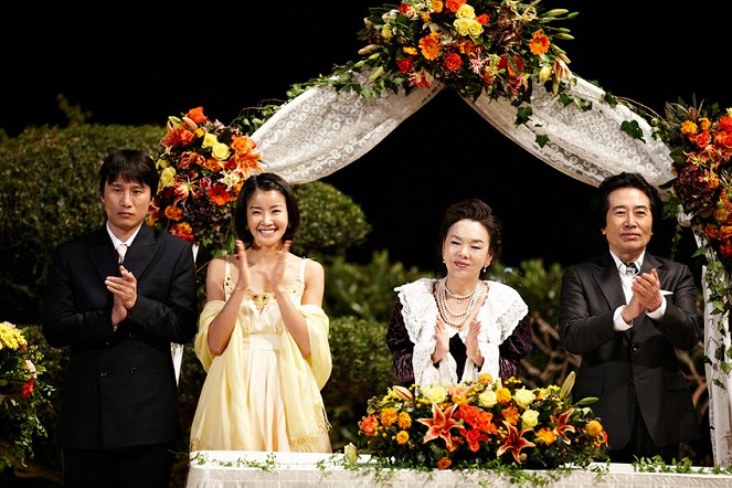 Uiheomhan sangkyeonrye - Kuvat elokuvasta - Sae-byeok Song, Si-yeong Lee, Soo-mi Kim, Yoon-shik Baek