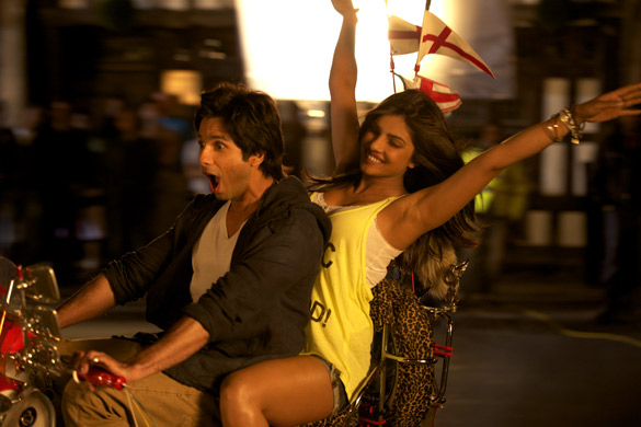 Teri Meri Kahaani - Van film - Shahid Kapur, Priyanka Chopra Jonas