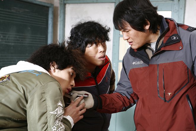 Kwonsunbunyeosa nabchisageon - Filmfotos - Gun U, Hae-jin Yu, Seong-jin Kang