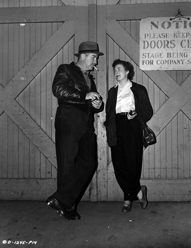 The Mob - Van de set - Broderick Crawford, Betty Buehler