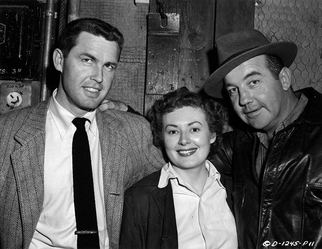 The Mob - Van de set - Robert Parrish, Betty Buehler, Broderick Crawford