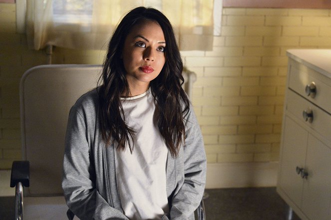 Pretty Little Liars - Blood Is the New Black - Photos - Janel Parrish